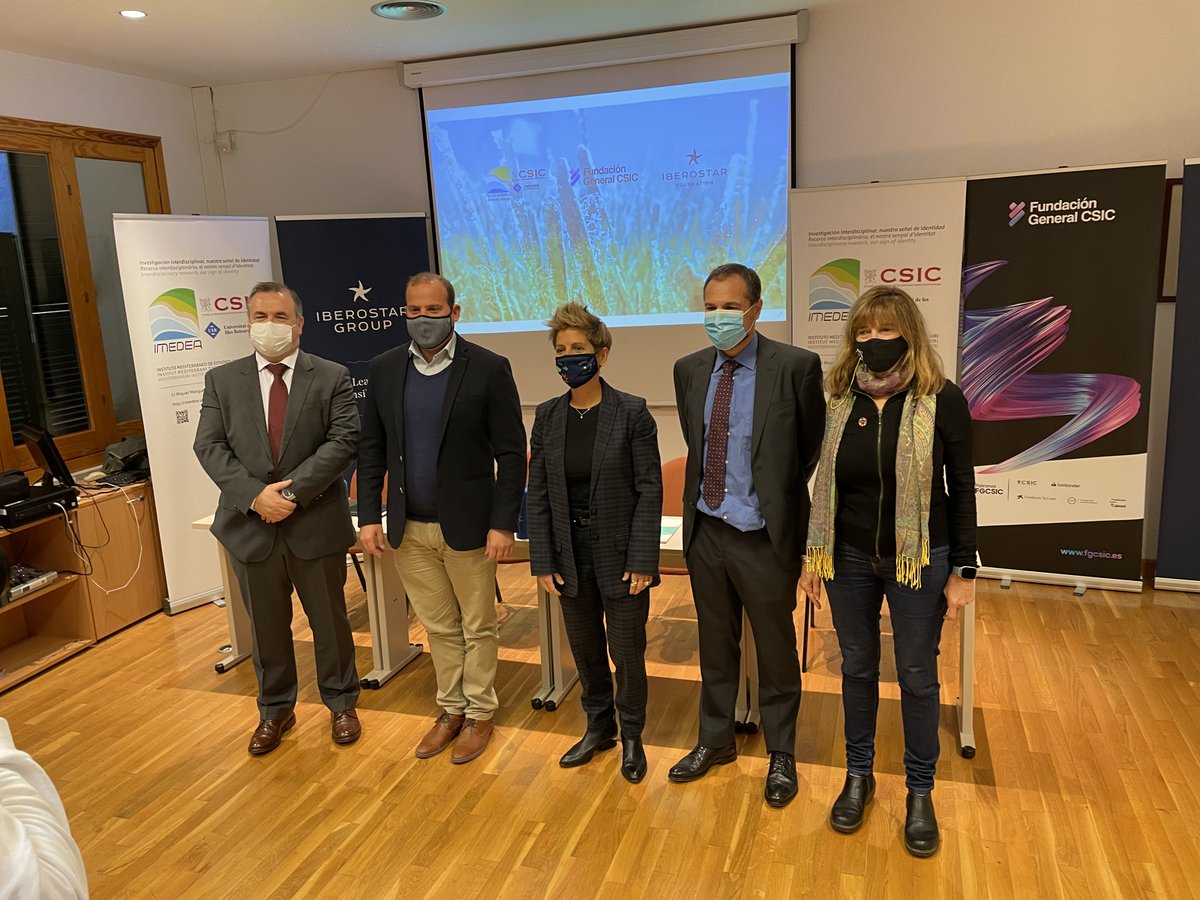 IMEDEA_UIB_CSIC's tweet photo. Hoy hemos presentado a los medios el ambicioso proyecto #PosiGenome que secuenciará el genoma de Posidonia oceanica para ayudar en su conservación.
Financia @FundIberostar
Colabora @FGCSIC
🔗https://t.co/LOWKD32Gnn
#Posidoniaoceanica #IMEDEAProjects https://t.co/LaQuzApF3M