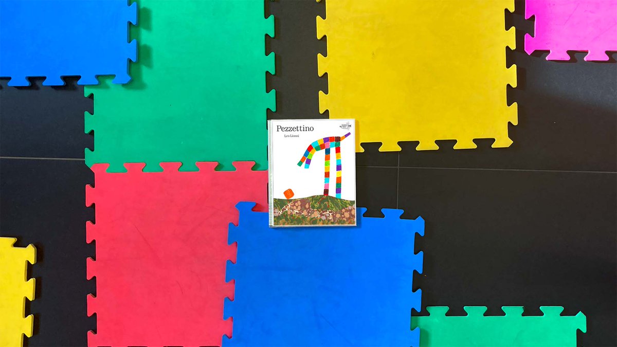 #Pezzettino, talmente #piccolino, è alla ricerca della #propriaidentità.
I suoi #amici sono grandi e grossi e lui, cosi #piccino, si convince di appartenere a qualcun altro! 
Cosi inizia la ricerca del nostro #piccolo #Pezzettino... 

Edito da <a href="/Babalibri/">Babalibri</a> di #LeoLionni