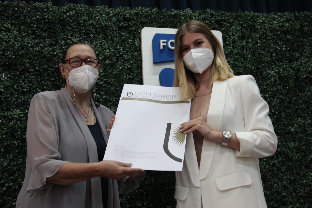 Founne_oficial's tweet photo. 📸 El viernes 12 de noviembre, se realizó el Acto de Entrega de Títulos a Odontólogos de esta unidad académica. 

¡Felicitaciones graduados! ✨👏
😉 En nuestra fan page de Facebook encuentran toda la selección de fotos.

@unneargentina
#graduados #diplomas #founne #somosfounne https://t.co/j1GCm3dJsH