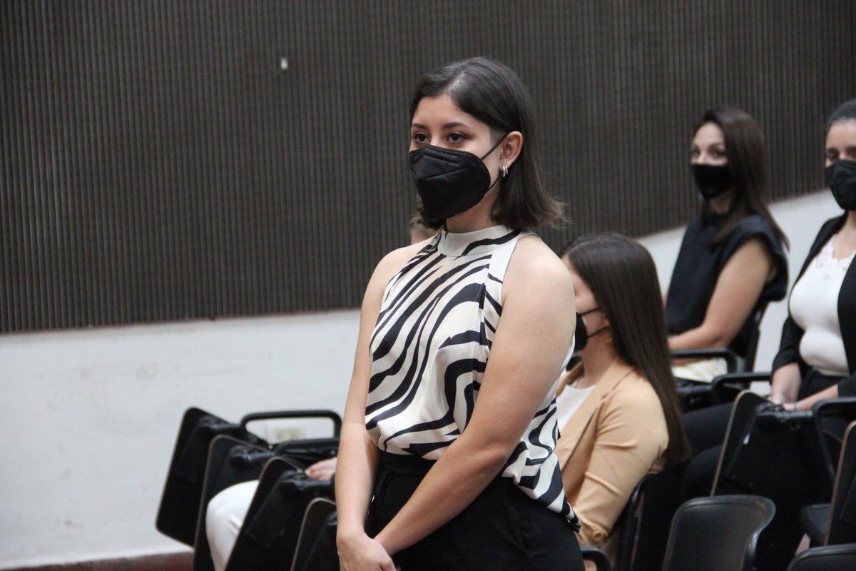 Founne_oficial's tweet photo. 📸 El viernes 12 de noviembre, se realizó el Acto de Entrega de Títulos a Odontólogos de esta unidad académica. 

¡Felicitaciones graduados! ✨👏
😉 En nuestra fan page de Facebook encuentran toda la selección de fotos.

@unneargentina
#graduados #diplomas #founne #somosfounne https://t.co/j1GCm3dJsH