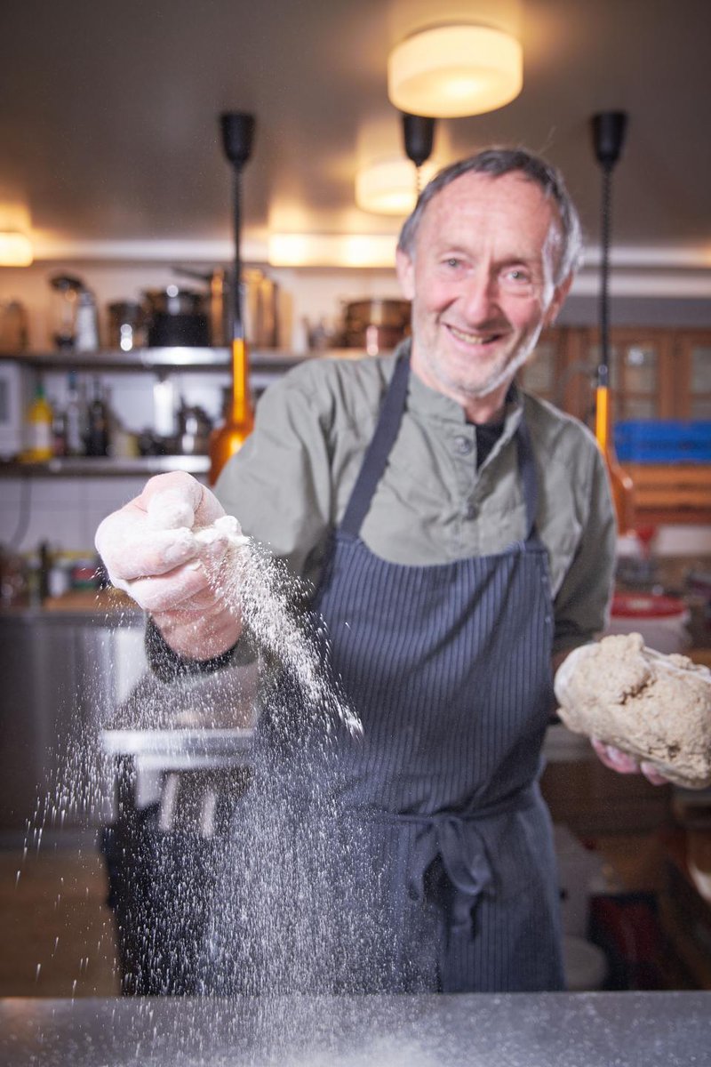 valaiswallis's tweet photo. Klaus Leuenberger, der Pionier der #Alpenküche, hat sich einmal mehr neu erfunden. Als #Dorfbäcker von #Ernen im @valaiswallis will der ehemalige #Chef seine Leidenschaft für regionale #Produkte ausleben: https://t.co/11955Soqps https://t.co/mr7gStMfkX