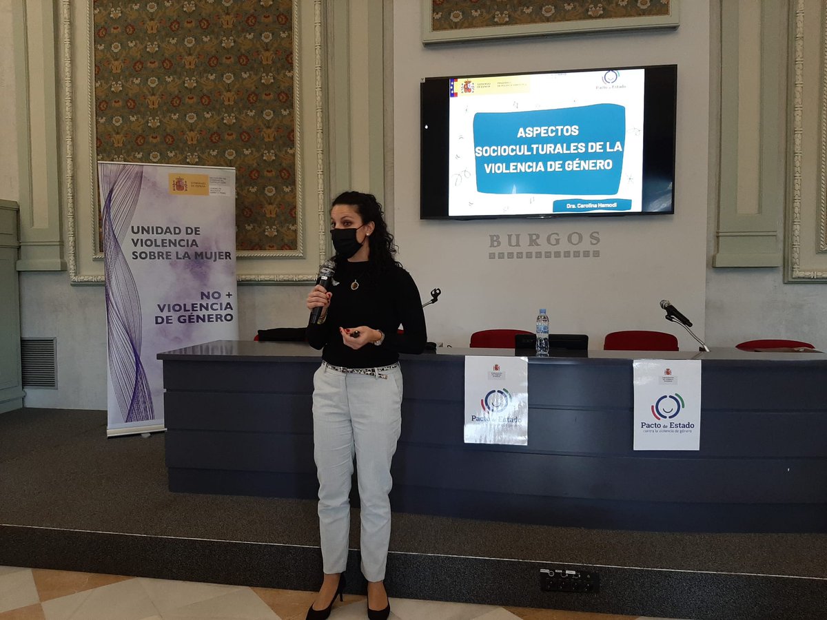 SubGobBUR's tweet photo. Además, el seminario se ha completado con una conferencia ofrecida por la doctora en Educación y Máster en Estudios de Género y Políticas de Igualdad, Carolina Hamodi, en relación a ‘Aspectos socioculturales de la violencia de género’ https://t.co/UDB6VRRha1