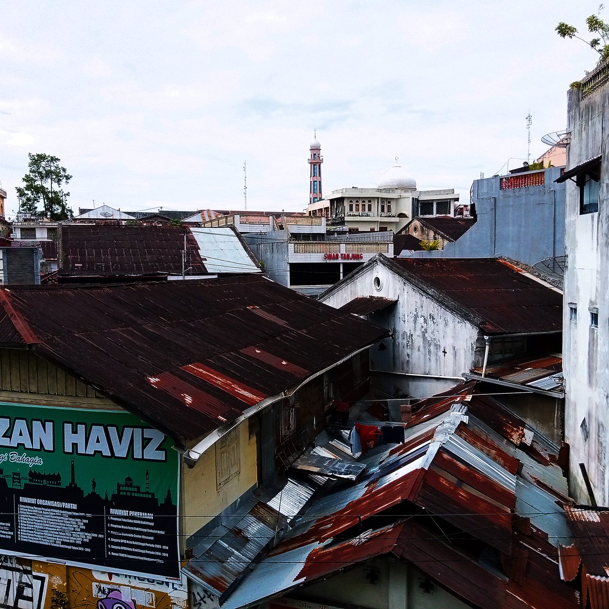 Old and waiting for eliminate

find us on: linktr.ee/fahrie_shah

#architecture #architecturephotograpy  #photography #heritage #agam #bukittinggi #colonial #colonialarchitecture  #landscape #landscapephotography #urban #urbanphotography #westsumatera #travel #town #building