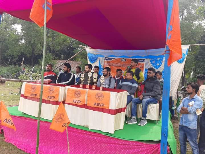 purulia_abvp's tweet photo. আজ পুরুলিয়া জেলার বাঘমুন্ডি নগরে জনজাতি গৌরব দিবস উপলক্ষে আট দলীয় ফুটবল টুর্নামেন্টের আয়োজন করা হয়।এছাড়াও সারাদিনব্যাপি সাংস্কৃতিক অনুষ্ঠান এরও আয়োজন হয়।রাষ্ট্রিয় সম্পাদক সপ্তর্ষি সরকার,প্রদেশ সহ সম্পাদক নিমাই মাহাতো এছাড়াও জেলা নেতৃত্ব উপস্থিত ছিল। https://t.co/OBt2EcWjBN