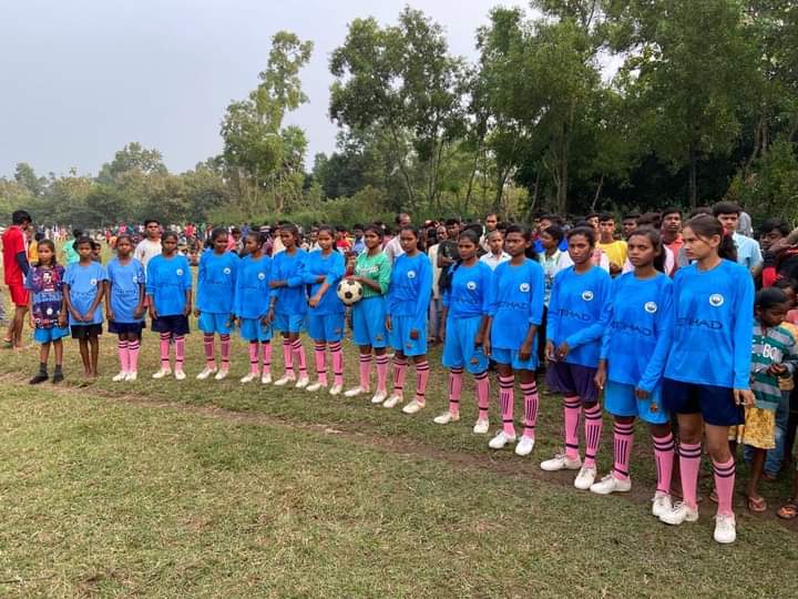 purulia_abvp's tweet photo. আজ পুরুলিয়া জেলার বাঘমুন্ডি নগরে জনজাতি গৌরব দিবস উপলক্ষে আট দলীয় ফুটবল টুর্নামেন্টের আয়োজন করা হয়।এছাড়াও সারাদিনব্যাপি সাংস্কৃতিক অনুষ্ঠান এরও আয়োজন হয়।রাষ্ট্রিয় সম্পাদক সপ্তর্ষি সরকার,প্রদেশ সহ সম্পাদক নিমাই মাহাতো এছাড়াও জেলা নেতৃত্ব উপস্থিত ছিল। https://t.co/OBt2EcWjBN