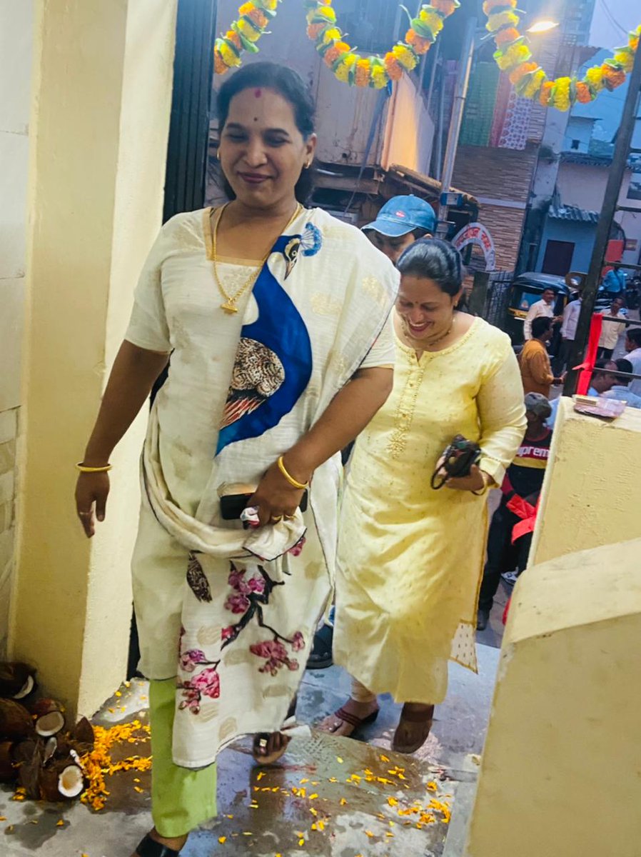 ManishaRahate's tweet photo. *शौचालय उद्घाटन समारंभ*

नगरसेविका श्रीमती मनिषा रहाटे
यांच्या प्रयत्नाने व बृहन्मुंबई महानगरपालिका यांच्या मार्फत गणेश मार्ग सार्वजनिक गणेशोत्सव मंडळ
येथील शौचालयाचे काम करण्यात आले आहे.

मनिषा रहाटे
नगरसेविका - वॉर्ड क्र.११९. https://t.co/oTyDwCDh7h