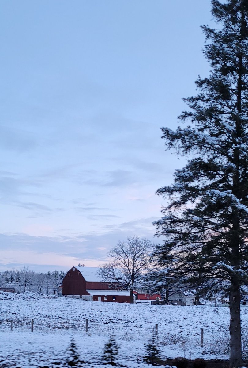 Lindakx947's tweet photo. "Twas a #WinterWonderland this morning!  #naturesbeauty #prettyviews Monday's can be tough but this view made up for it.  40 days 'til #Christmas ~ you feeling the spirit of the season yet? ⭐️🎄❄️ https://t.co/3nq97asAn9