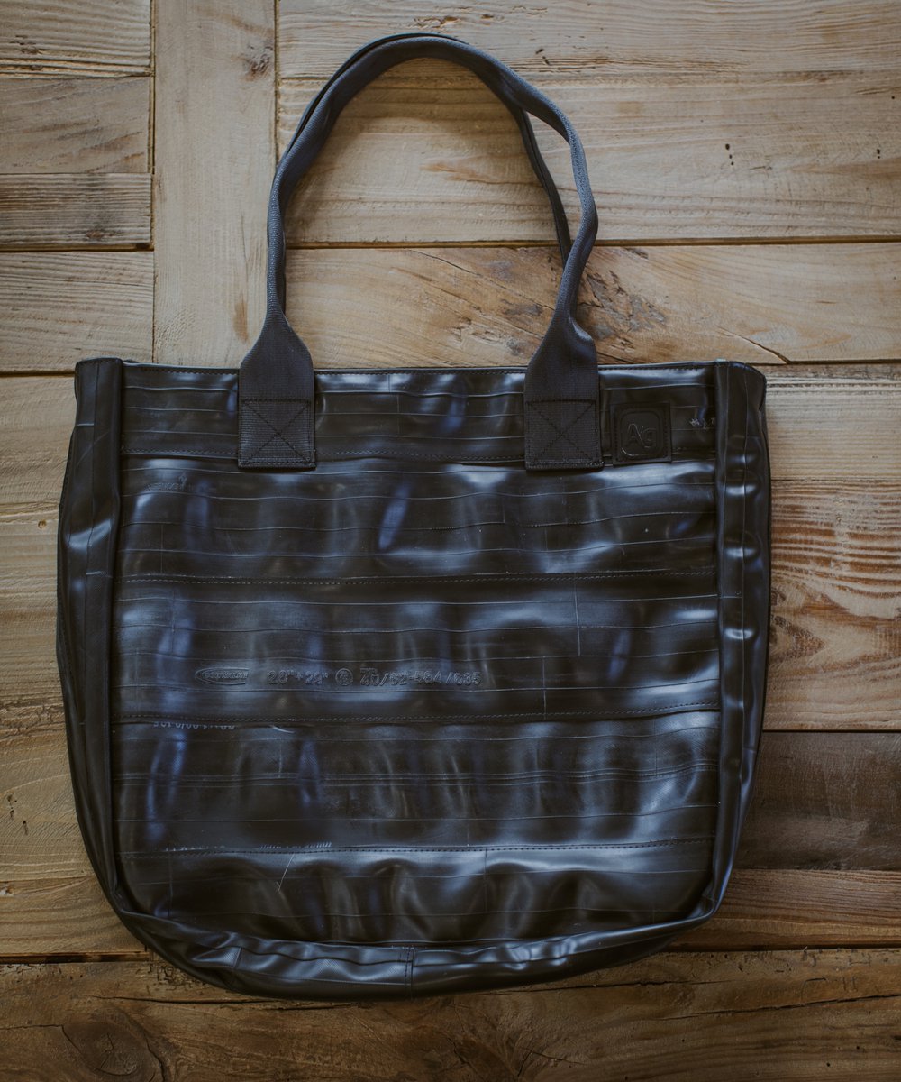 Using a repurposed Car Seatbelt and Bike Innertube, The Rainier Shoulder Bag, handmade with a Lifetime warranty its waterproof and great for Christmas. #GiftGuide #gift #Christmasgifts #vegan #upcyled #handmade #ecofriendly #sustainablefashion