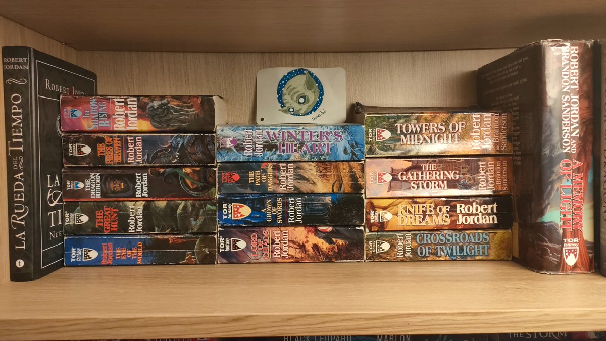 Alejandro_MOrti's tweet photo. Hoy os traigo algo muy especial! El primero en una serie de artículos que serviran como introducción de #LaRuedaDelTiempo antes de que se estrene la serie este viernes! Espero que os guste mucho, una de mis sagas de fantasía favoritas y más épicas! https://t.co/uXzNB3aAOR https://t.co/8WDsdnkYU7
