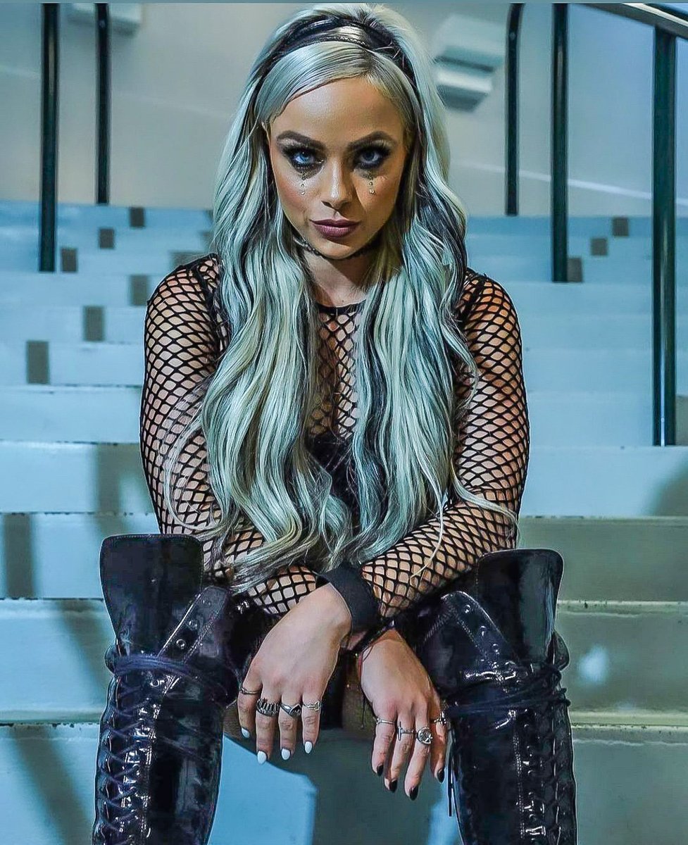 LIVinXElayna tweet media