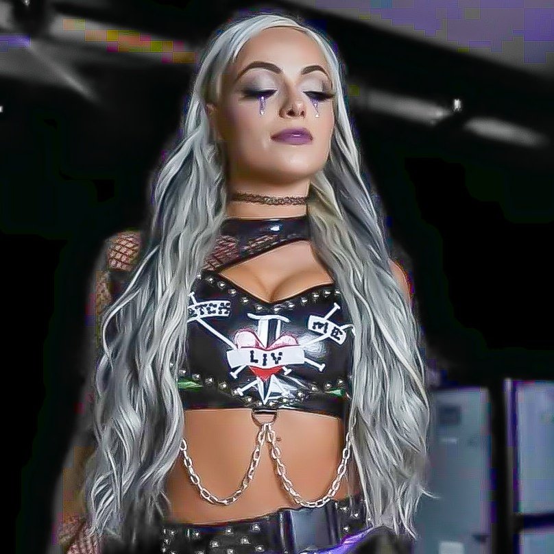 LIVinXElayna tweet media