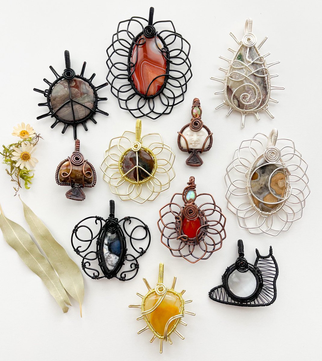mildhippie's tweet photo. 🏜🌞🔥 BLAZING SUN 🔥🌞🏜

pendants available Nov. 19th at 4pm est https://t.co/rRyHTZt39G