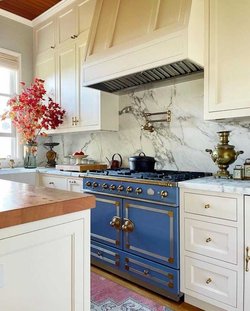 Let's start the week on a bright note! A colorful range makes a brilliant statement. Looking for a specific hue? We can help! 🌈

1- <a href="/BlueStarCooking/">BlueStar</a> 
2- via <a href="/Bertazzoni_ita/">Bertazzoni</a>, design Beyond Kitchens, Rochester, Minn., 📸Märit Williams
3- The Groggy Anchor, Provincetown, Mass.