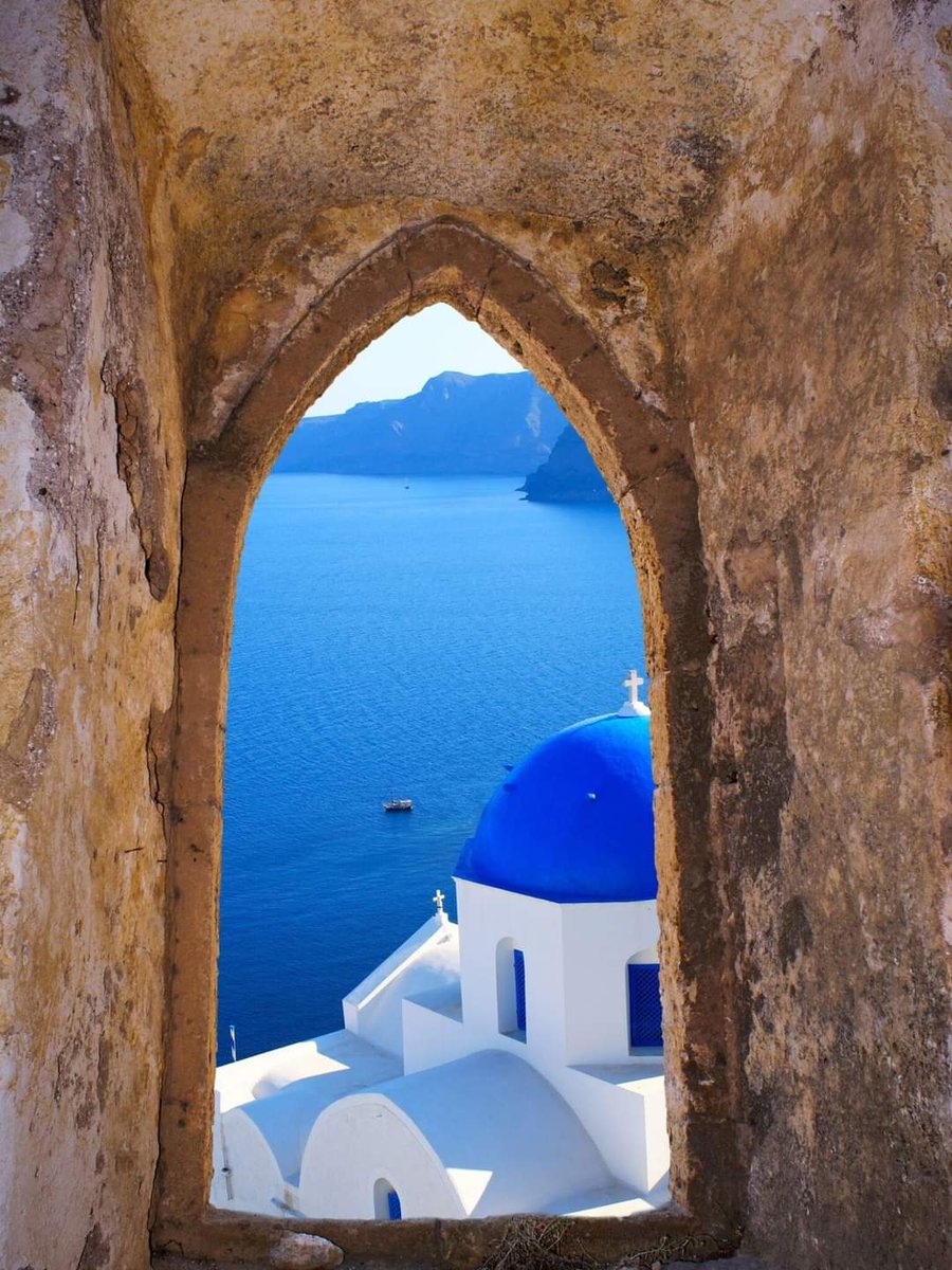 DiogenisSinopis's tweet photo. Santoríni Island, Greece. 💙🇬🇷🧡 https://t.co/AejmWr9KR4