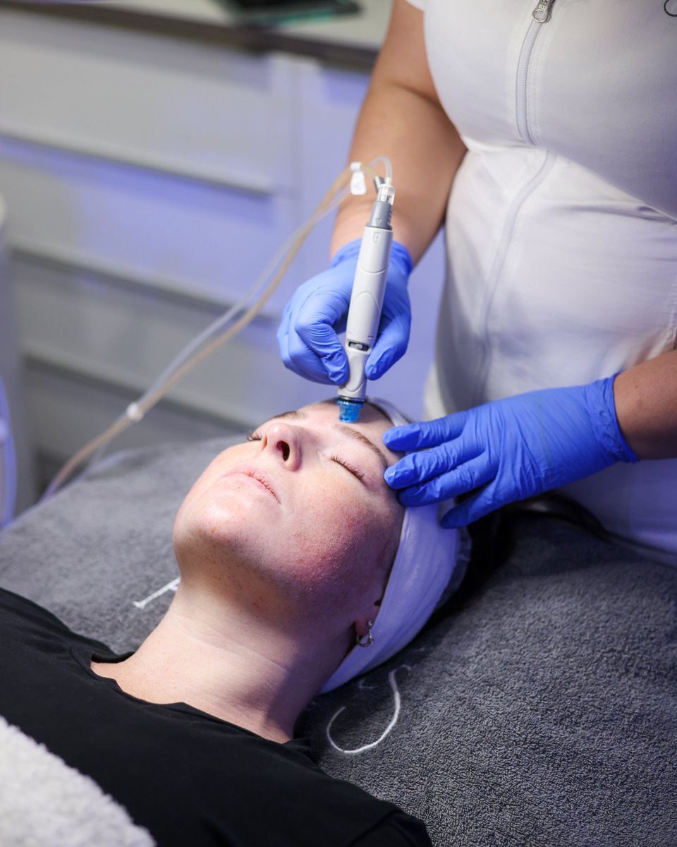 Are you ready to take your skincare regimen to the next level? 🙋‍♀️

📞 02077225872⁠
📧 info@aestheticslab.co.uk⁠
💻aestheticslab.co.uk

#London#uk#Aesthetics#antiaging#Chelsea#primrosehill#northlondon#reel#people#healthyskin#londonlife#londoncity#londoner#bodygoals#lipgoals