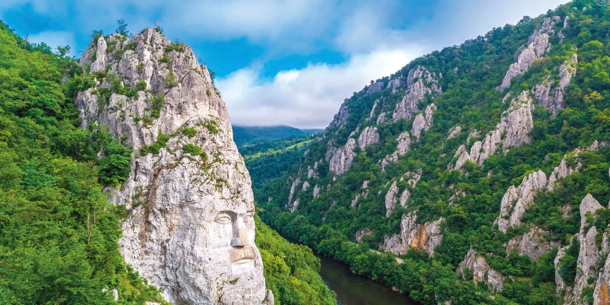 Pass breathtaking monuments, explore timeless landscapes and delight in the surrounds of your innovative Space-Ship on this handcrafted Europe river cruise to where east meets west. Learn more here: bit.ly/3kvH6kz

#rivercruise #danubescruise #ScenicLuxury