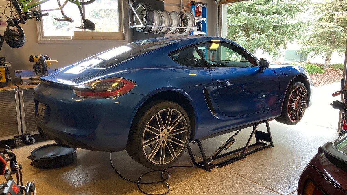 EverydayDriver's tweet photo. Oil change on the Cayman! Put ‘er up on the #quickjacks and let it drain for a couple hours. So many baffles in the pan, it takes forever! Refilled with almost 8 quarts of Mobil1 0W-40.
Podcasting today for Tuesday! Have some questions? https://t.co/2rfwrDkTfb