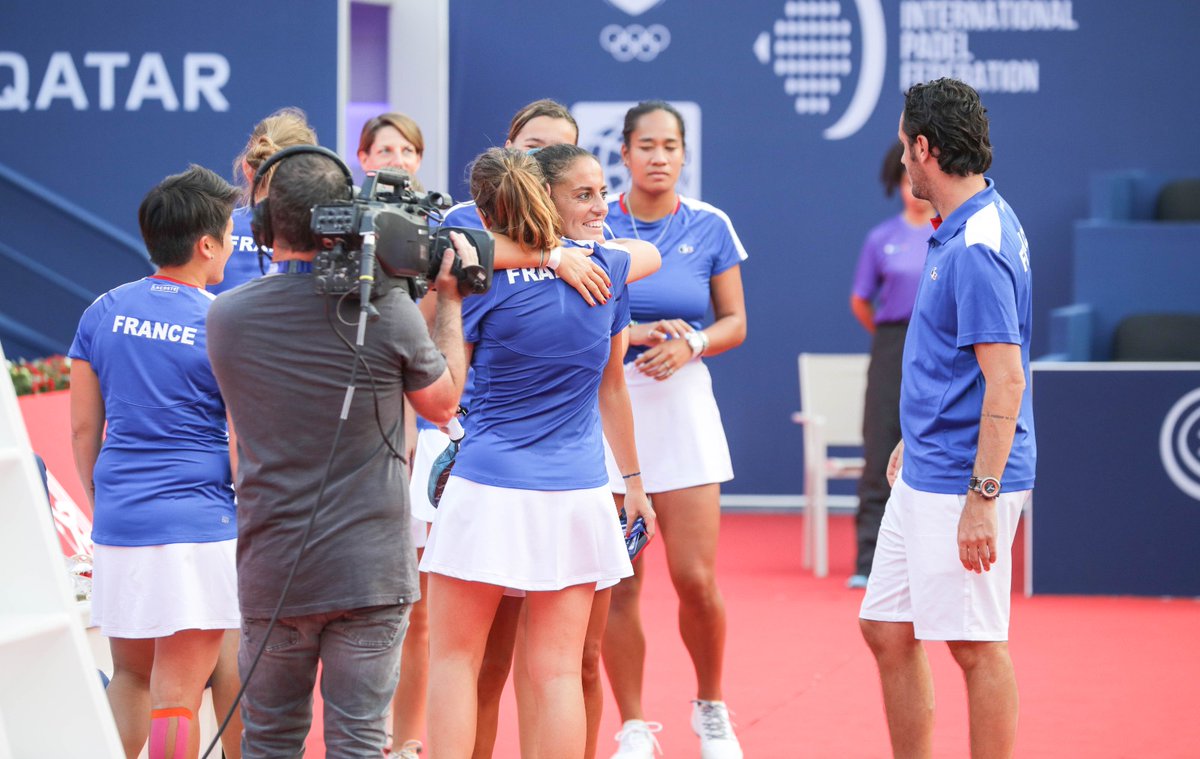 FFTennis's tweet photo. 👏Bravo à nos Bleus 🇫🇷

Respectivement opposés aux Etats-Unis et à l’Allemagne, les joueuses et joueurs de l’équipe de France de padel n’ont pas traîné pour remporter leurs premiers matchs de ces mondiaux 2021 à Doha.

https://t.co/EzbevclH66 https://t.co/EXeR2d3HuH