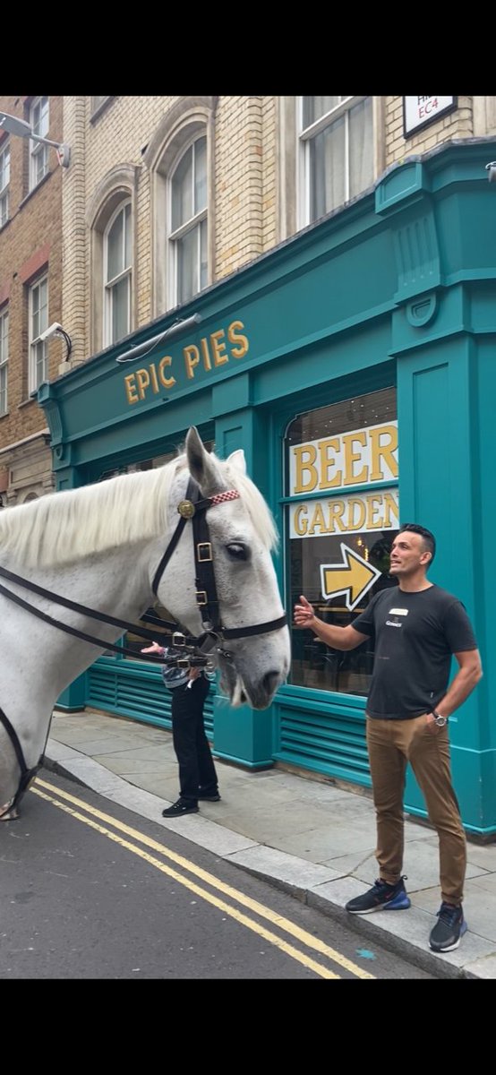 At Epic Pies, all is welcome! 🐴
#epicpies #stpauls #epicpiesuk #Foodie #London #StPaulsCathedral #londonfoodie #beergarden
