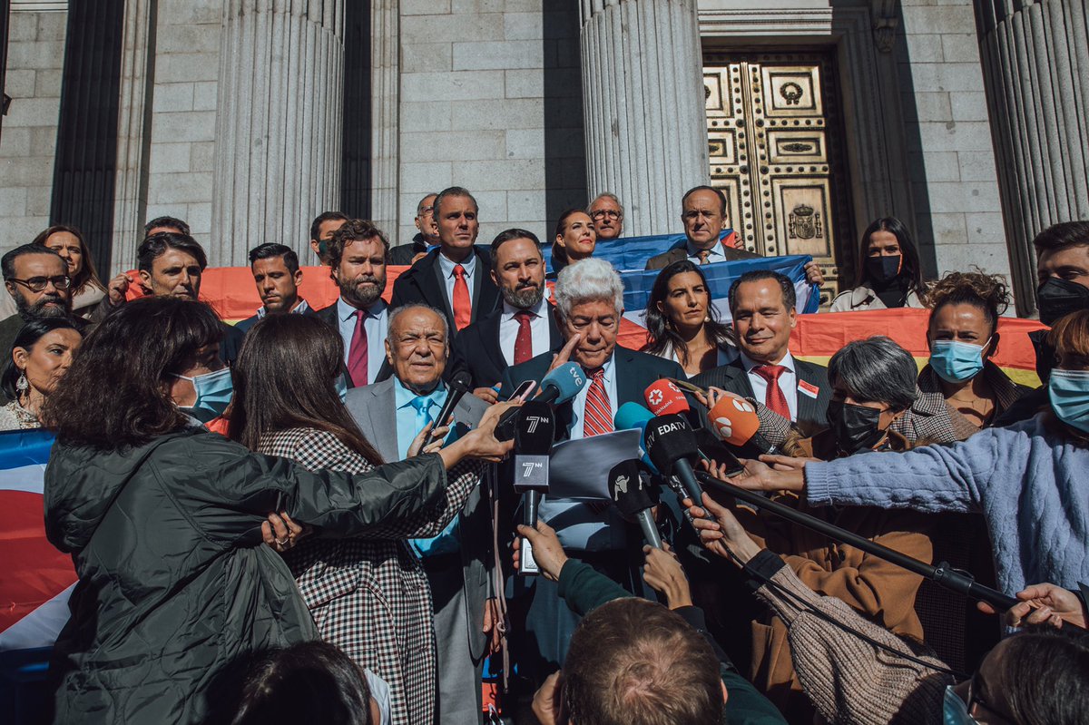 ivanedlm's tweet photo. Hoy, con los #Plantados en el Congreso, apoyando las protestas del pueblo cubano, que clama por la #Libertad, la #Democracia, y los #DerechosCiviles. #PatriaYVida #VivaCubaLibre! #15NCubaLibre #Cuba🇨🇺 https://t.co/i2Kl3mxlyl