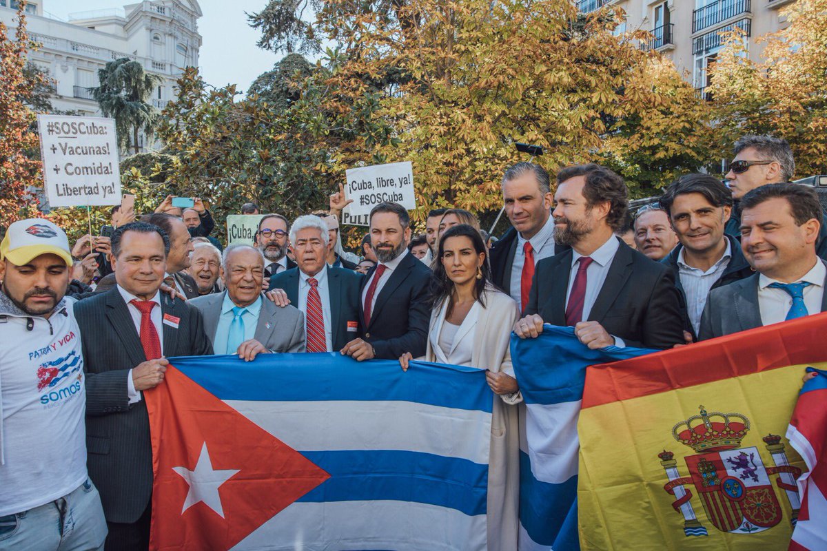 ivanedlm's tweet photo. Hoy, con los #Plantados en el Congreso, apoyando las protestas del pueblo cubano, que clama por la #Libertad, la #Democracia, y los #DerechosCiviles. #PatriaYVida #VivaCubaLibre! #15NCubaLibre #Cuba🇨🇺 https://t.co/i2Kl3mxlyl