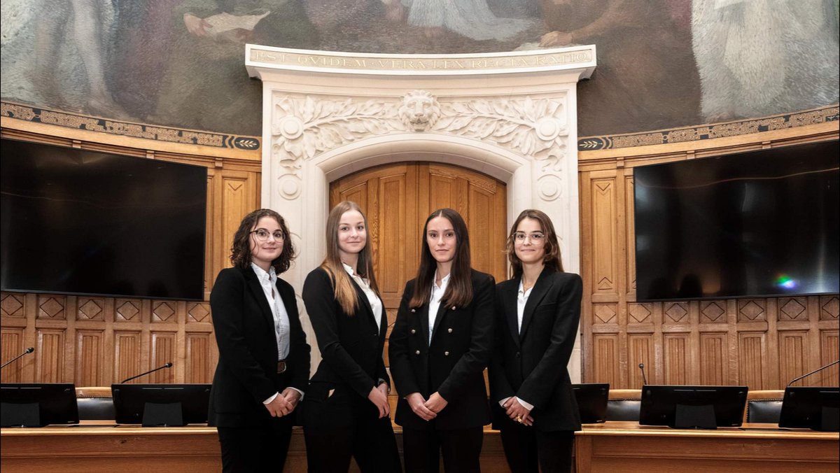AledParis's tweet photo. L'association du @AledParis vous présente son bureau 2021-2022. Présidente: Liudi Le Cavil; Vice-Présidente: Chloé Bouchou; Secrétaire Générale: Jeanne Le Marchand; Trésorière: Nina Gançarski @IEJSorbonne @SorbonneParis1 #FXL #restructuring #Paris1PanthéonSorbonne https://t.co/HS94dT8NTl