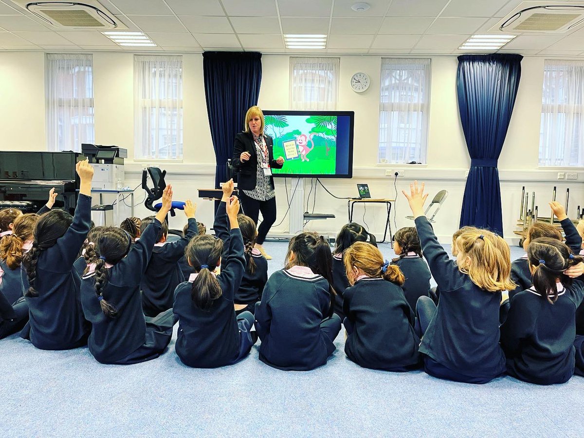 PGHSGirls's tweet photo. Thank you to Lizzy and Leo from @ECP_LTD who came in today and delivered online safety workshops to everyone from Year 1 to Year 11. They were fantastic! #AntiBullyingWeek #onlinesafety #byloveserveoneanother https://t.co/HKfUBOH7Lm
