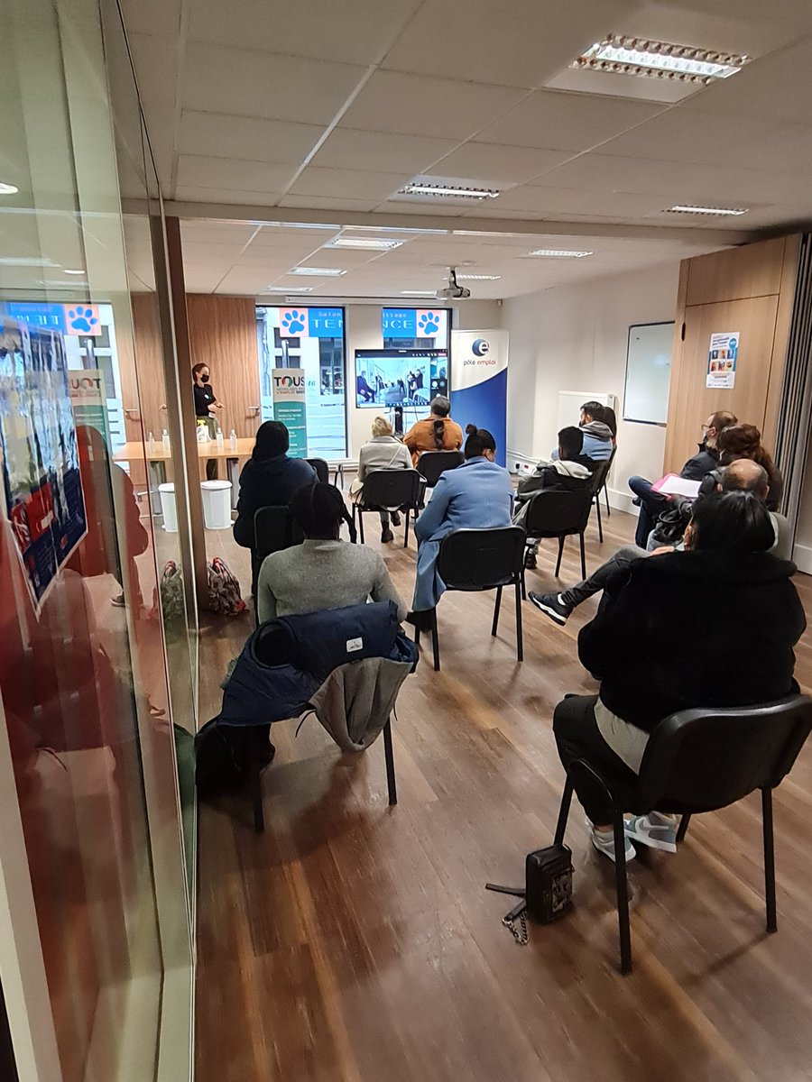 DebreyneF's tweet photo. La semaine #réussirsansattendre début avec le #commerce et le #HRT sur #Lille . Et déjà 11 personnes qui souhaitent poursuivre une formation dans le #HRT. @MSavary_PE ,@lenord ,@poleemploi_HDF ,@gleblond59. https://t.co/mE88dpFTWy