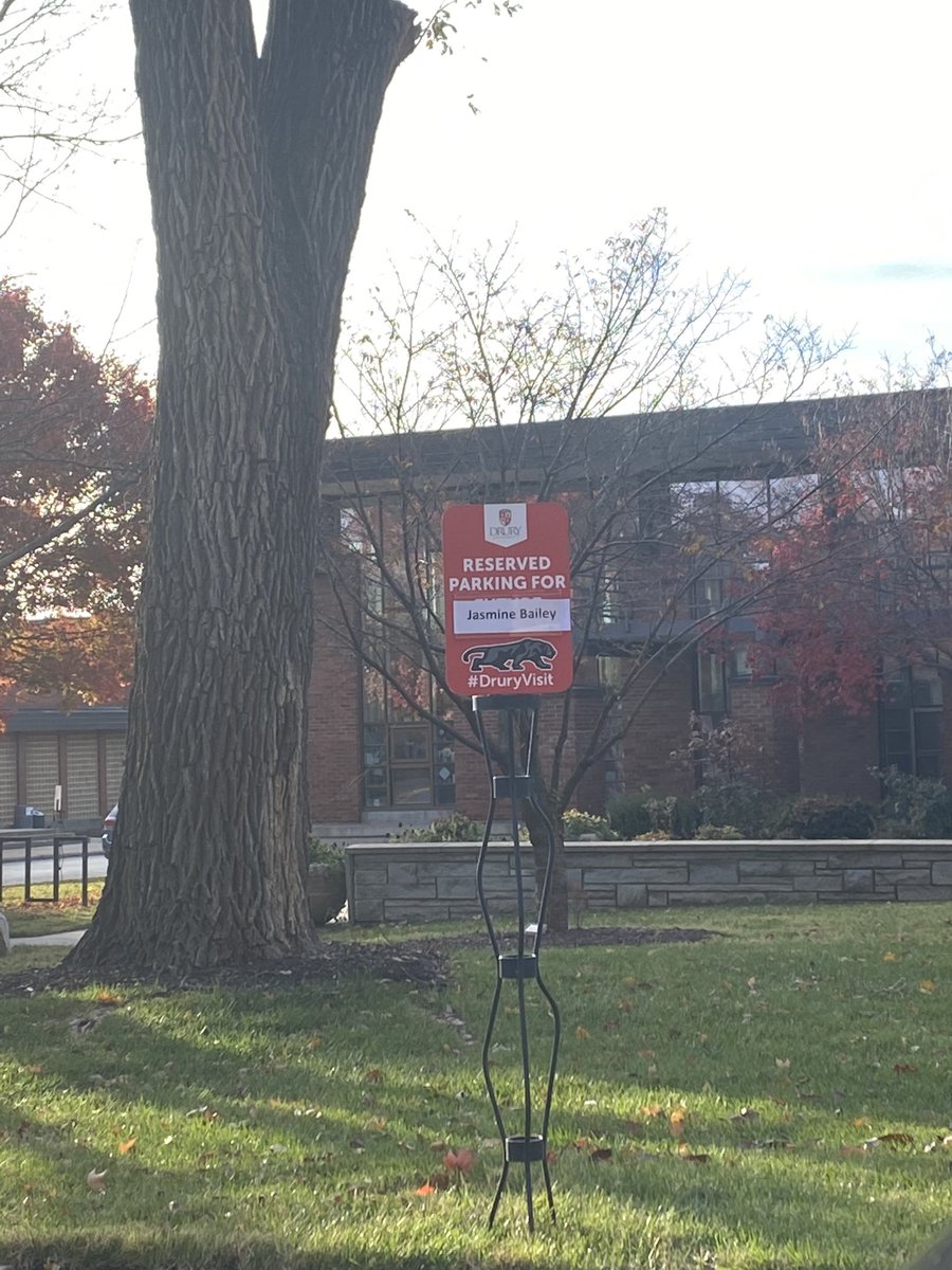 Good morning from my first day as <a href="/DruryUniversity/">Drury University</a>’s new Director of University Communications &amp; Media Relations! I’m excited for this opportunity &amp;  grateful for my time at <a href="/SGFPolice/">Springfield PD</a>. It was a pleasure &amp; honor working with the men and women of SPD.
Here’s to a new chapter! 🎉