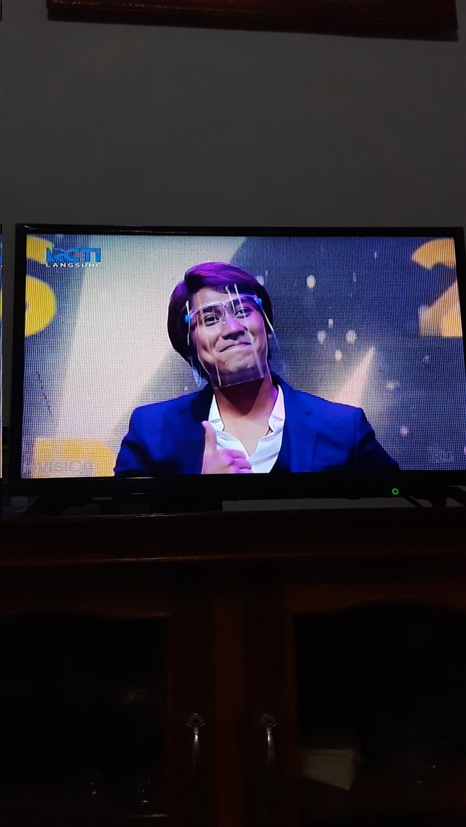 wajahh bahagia, bangga, dan terharu ketika nama istrinya disebut dan naik kepanggung buat ngambil piala

#AMIAwards2021
#lestiAMI2021