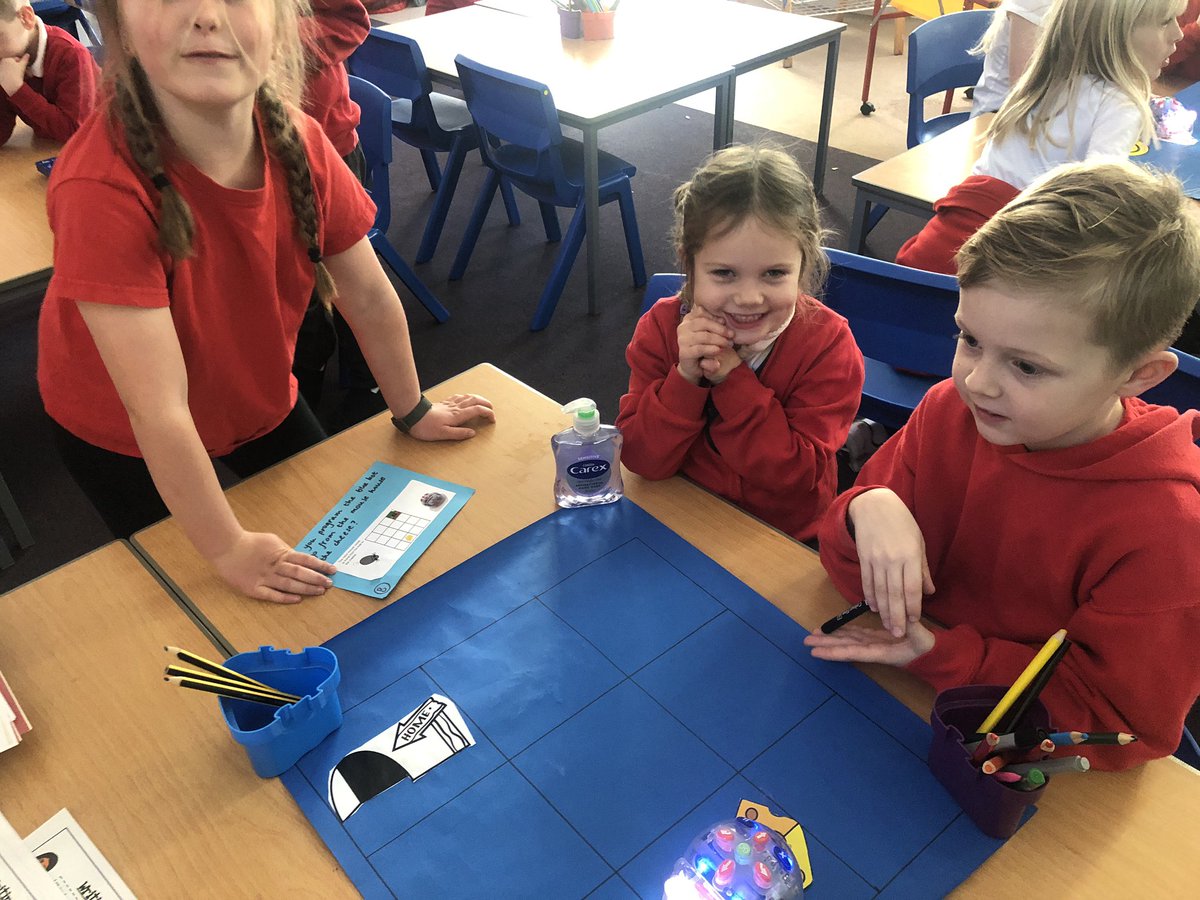 OrmistonPrimary's tweet photo. P4 are LOVING teaching P1B all about programming and directions using the bluebots. We planned lots of fun activities for them! https://t.co/5vZ5SES4ng
