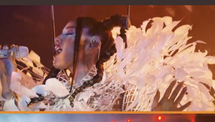 thearianadata's tweet photo. ARIANA? no way. ARIANA??? #AMAs https://t.co/lHOBfKl94R
