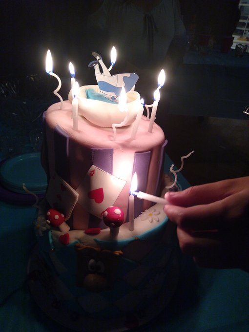 My cake made me so happy!! :) https://t.co/tbFqeJemkd