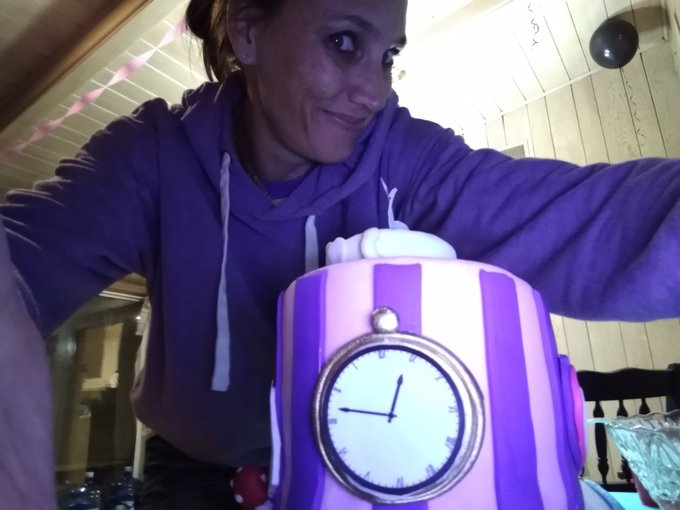 My cake made me so happy!! :) https://t.co/tbFqeJemkd