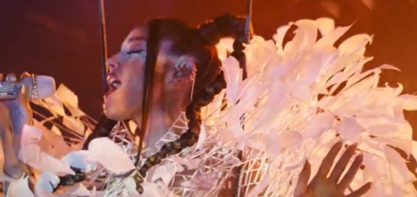 AGrandeSP's tweet photo. Nueva imagen de Ariana Grande como Riley Bina para la película "Don't Look Up": https://t.co/Qp1fJ51IiW