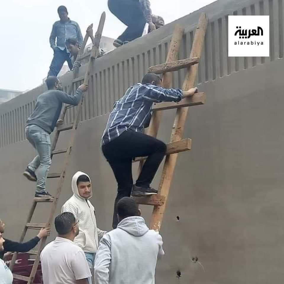 HimaCris's tweet photo. قفلوا سلم الدائري في المرج بس شعب شرق القاهرة مبيعطلش 😄 https://t.co/bofULugMnq