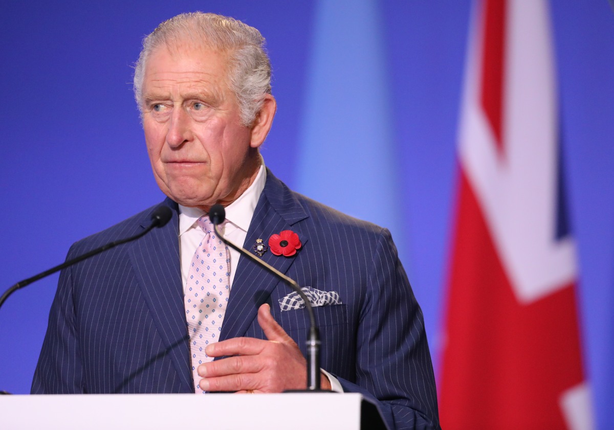 celebitchy's tweet photo. The Windsors think they can sue Netflix because ‘The Crown’ makes them look bad https://t.co/63nSl0uaVf https://t.co/nWfFj9L5tP