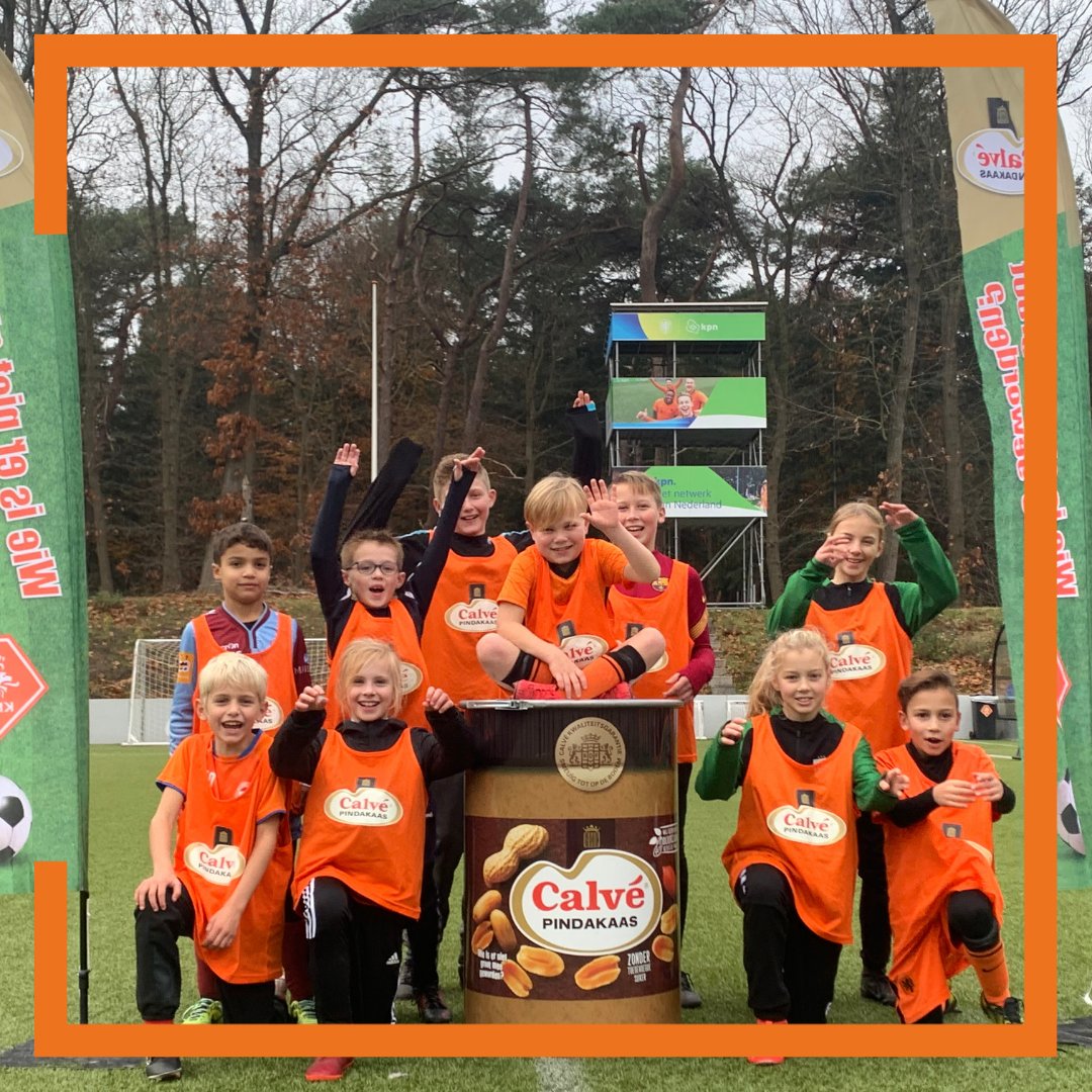 tribesportsnl's tweet photo. Dag in Oranje 🦁

Afgelopen zondag waren de winnaars van de Voetbalpassie actie van @calvepindakaas i.c.m. @albertheijn op de @knvbcampus , voor een unieke dag:
🗣️ Rondleiding op de KNVB Campus, waar de internationals zich ook voorbereiden
⚽ Trainen als echte internationals! https://t.co/Itlq6aqShX
