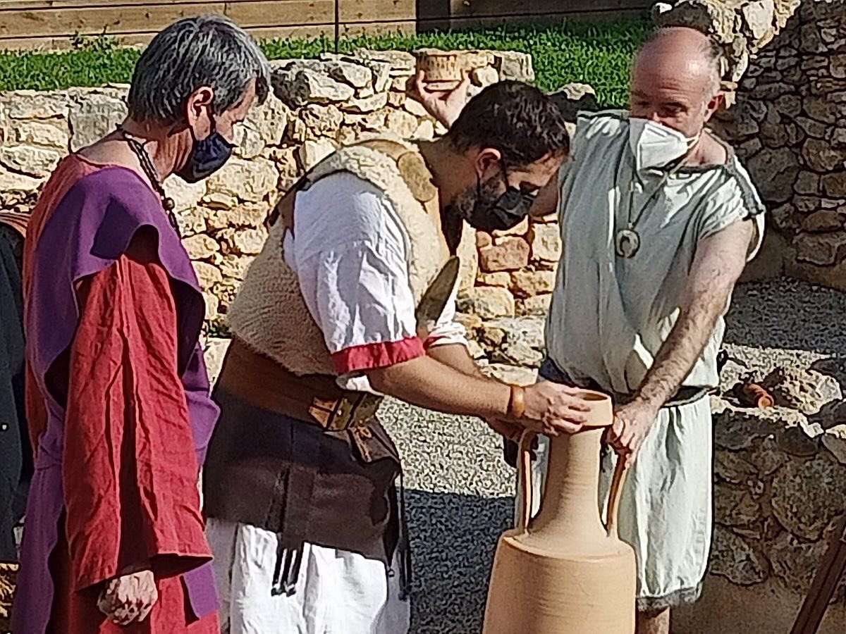 Recull d’imatges de l’activitat de recreació d’ahir al jaciment de Darró, a <a href="/ajuntamentvng/">Vilanova i la Geltrú</a> . 

Moltes gràcies per venir!

—

Recopilación de imágenes de la actividad de recreación de ayer en el yacimiento de Darró, en Vilanova i la Geltrú (Barcelona).

¡Muchas gracias por venir!