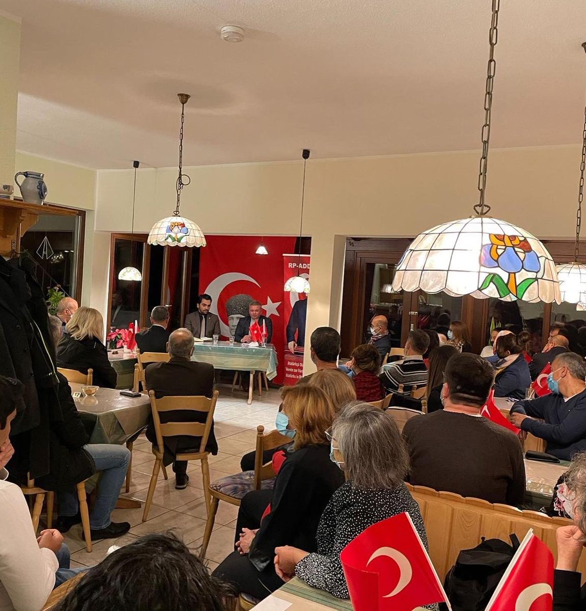 oktanerdikmen's tweet photo. Rheinland Pfalz Atatürkçü Düşünce Derneği Mainz etkinliğinde dostlarla bir araya geldik.

Almanya’da vaka sayılarının çok artması nedeniyle, toplantılara bir süre ara veriyoruz. 

Hafta içi her akşam YouTube’da görüşmek üzere. https://t.co/oLTGMEKSZn