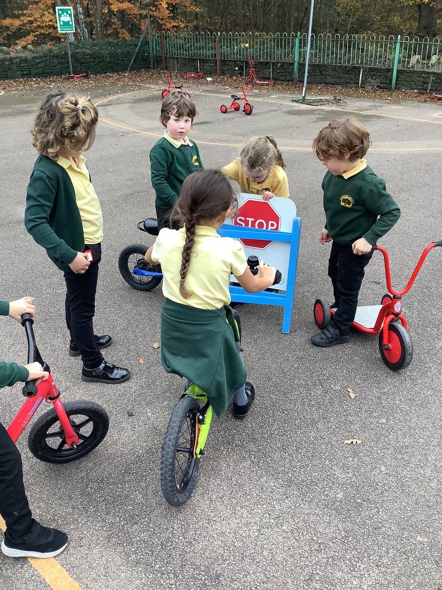 PrimaryParkend's tweet photo. Class one enjoying time on the balance bikes and scooters this afternoon. https://t.co/OZphTeQhj8