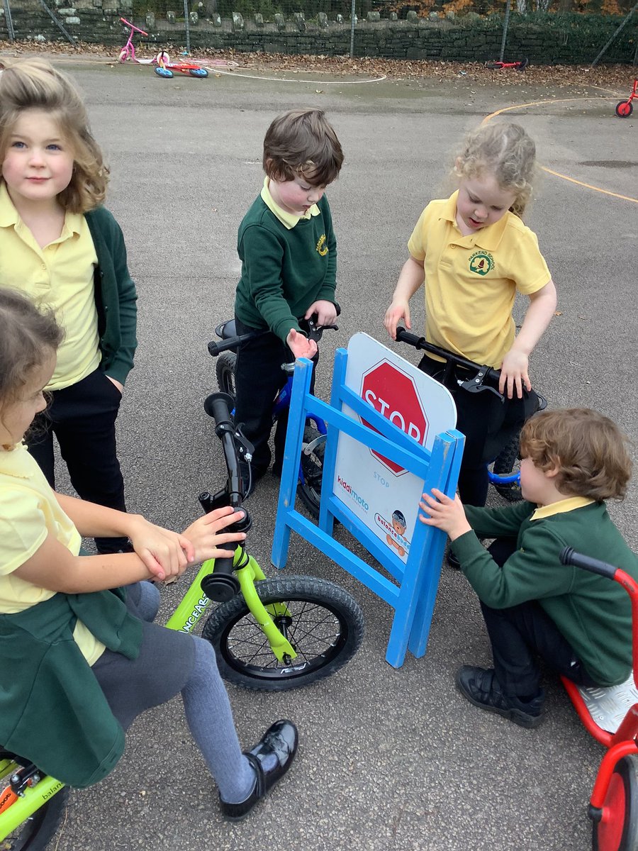 PrimaryParkend's tweet photo. Class one enjoying time on the balance bikes and scooters this afternoon. https://t.co/OZphTeQhj8