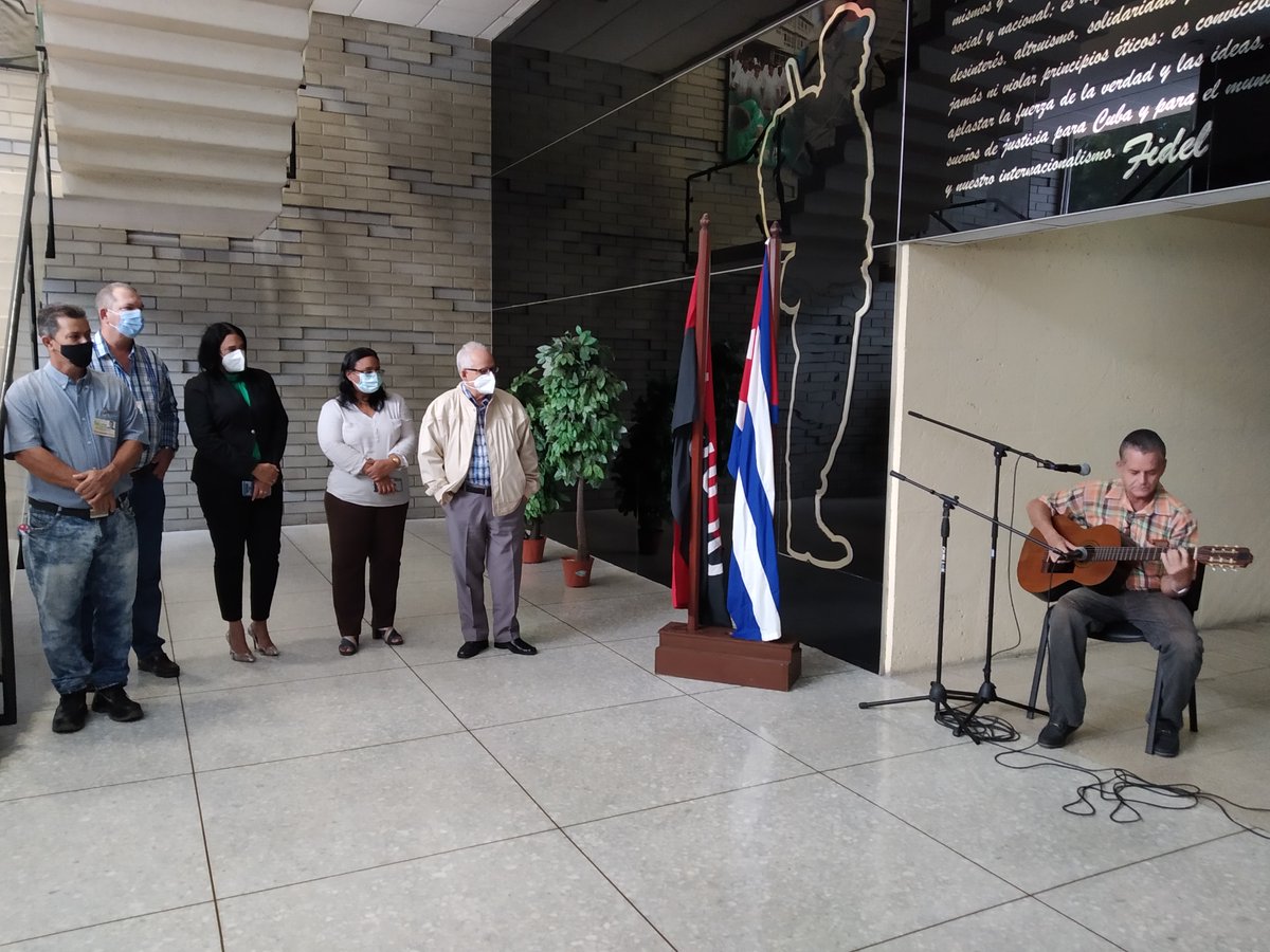 Esta mañana trabajadores del Minsap Cuba  en acto de reafirmación revolucionaria ratificaron su compromiso de seguir defendiendo nuestras conquistas, rechazaron los intentos para desestabilizar y socavar el orden constitucional, y la paz en la Isla. 

#CubaVive #CubaPorLaVida