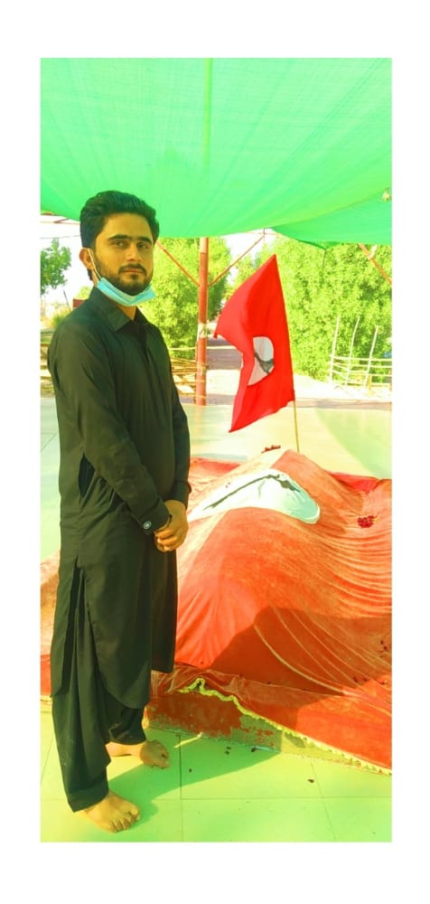 HafeezSindhyar's tweet photo. منهنجي راهن مان ڪنڊا هٽائي نه تون 
مونکي ذُلفن جو قيدي بڻائي نه تون 
ڇڏ مان تاريخ جو ورق بڻجي وڃان ۽ 
صدين تائين لکبو ۽ پڙھبو رهان 
قرض تنهنجو به مون تي وڏو آ مگر 
ترس ڌرتيء جو ٿورو ته لاهي وٺان https://t.co/MytCCZZ8qr