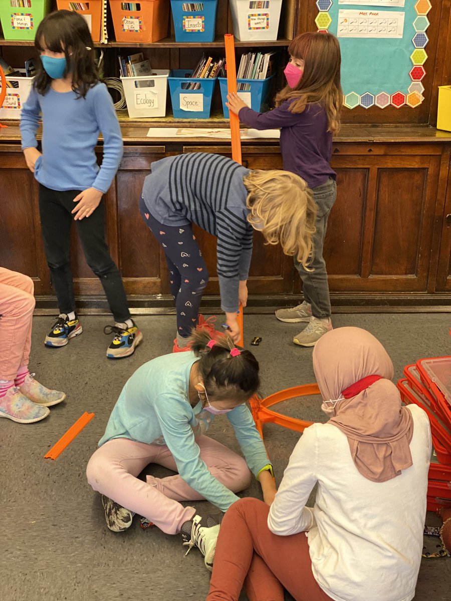 LohitsaScience's tweet photo. Investigating forces of motion while examining toys in 3rd grade science- what a great wacky science day! #LohitsaScience #Learningbydoing #STEM @uchicagolab https://t.co/2yh4VZocbT