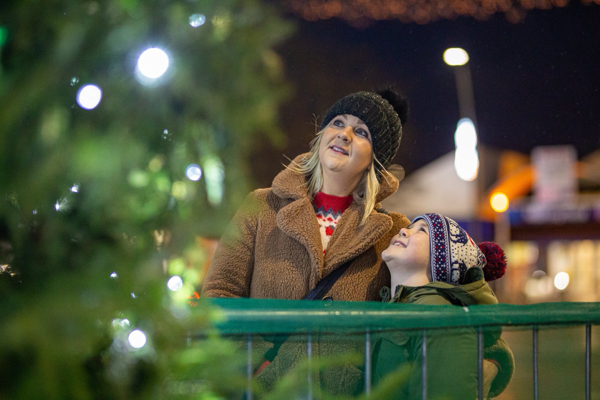 Make your Christmas merry and bright with the #Larne Christmas Lights Switch On, Friday 19 November.🌟🎄

Comedian Tim McGarry will host an evening full of festive entertainment! 

Starting at 5pm at Broadway, Larne Town Centre.

#SeasonToCelebrate