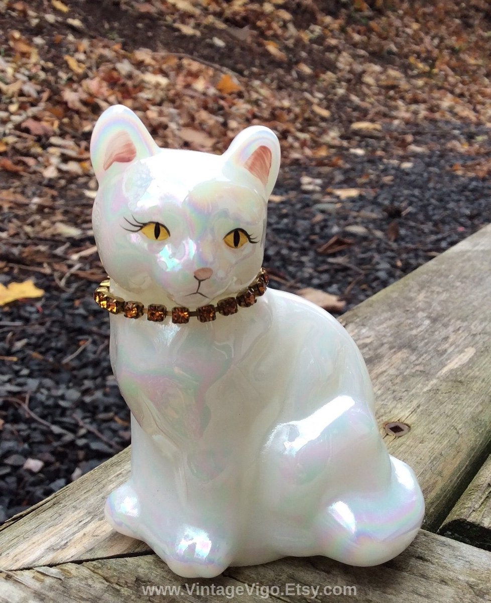 GothicGlass's tweet photo. Excited to share the latest addition to my #etsy #etsycanada #etsyvintage shop: #Vintage #FentonCat #etsySALE #IridescentCat #Paperweight #November #catsoftwitter #Topaz #SignedArt #Fenton #USA #birthday #christmas #vintagepaperweight #novemberbirthday https://t.co/huJ1OMYnpc https://t.co/nqRctVYfB6