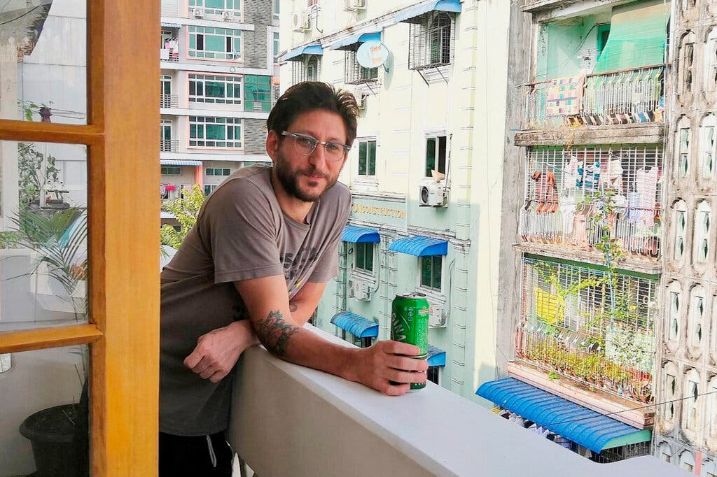 KenRoth's tweet photo. While we celebrate American journalist Danny Fenster's release from prison by the Myanmar junta, let's not forget that he "is one of more than 120 journalists who have been arrested since the coup. About four dozen remain in prison." https://t.co/zrlSfzqtte https://t.co/GnYQaOCF3l
