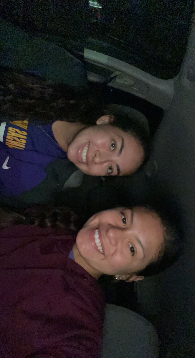 baileyrivas__'s tweet photo. Got some chick🍗and had a fun time talking with camryn 🤩 #famILY @KWUSoftball https://t.co/A2TGkzMsKE
