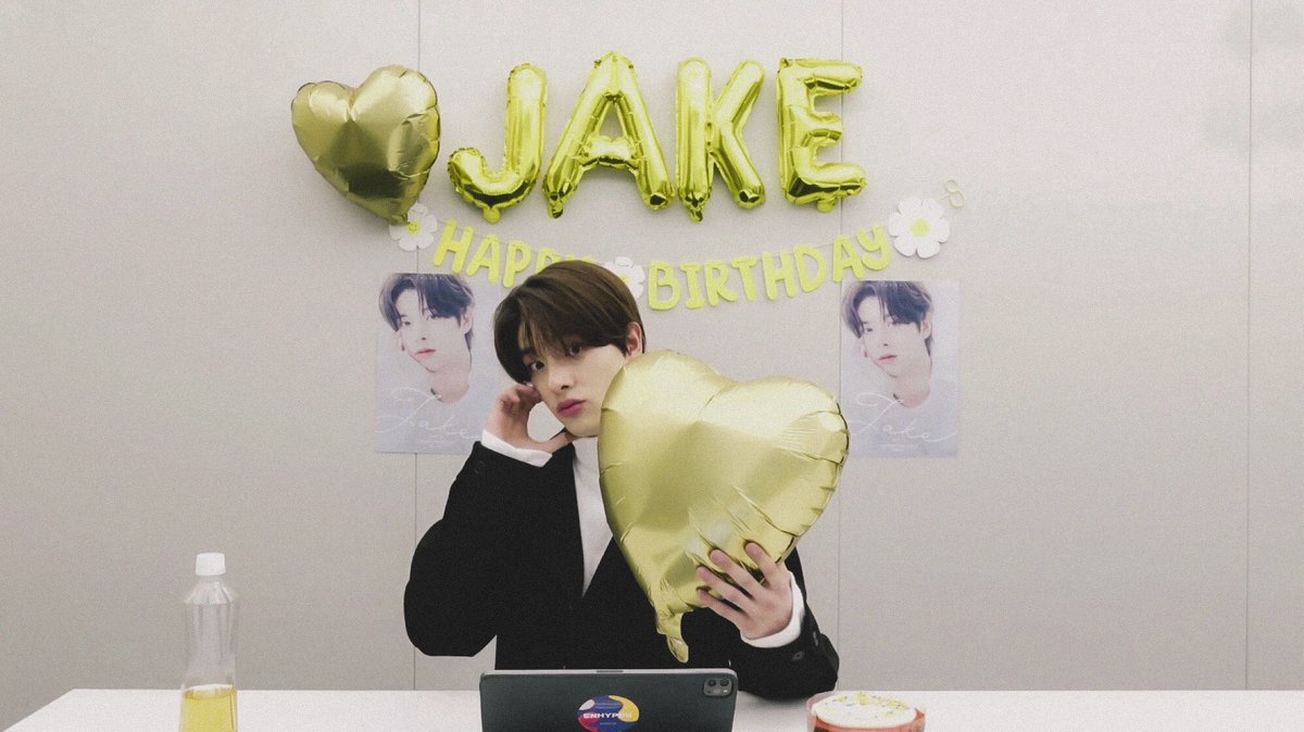 enhyfilm's tweet photo. jake’s birthday vlive ✮ #jake #제이크 https://t.co/1ciUGP8SNb